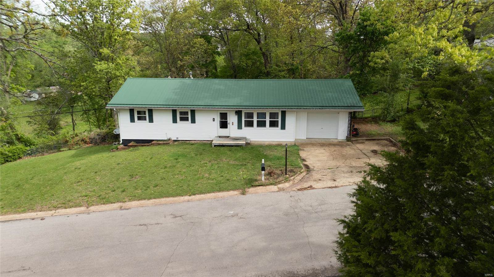 21695 Sable Road, Waynesville, MO 65583