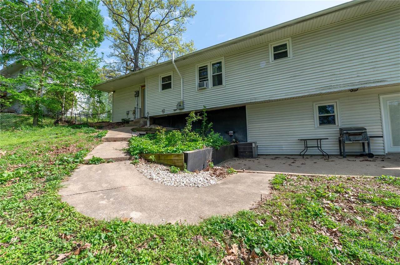 21695 Sable Road, Waynesville, MO 65583