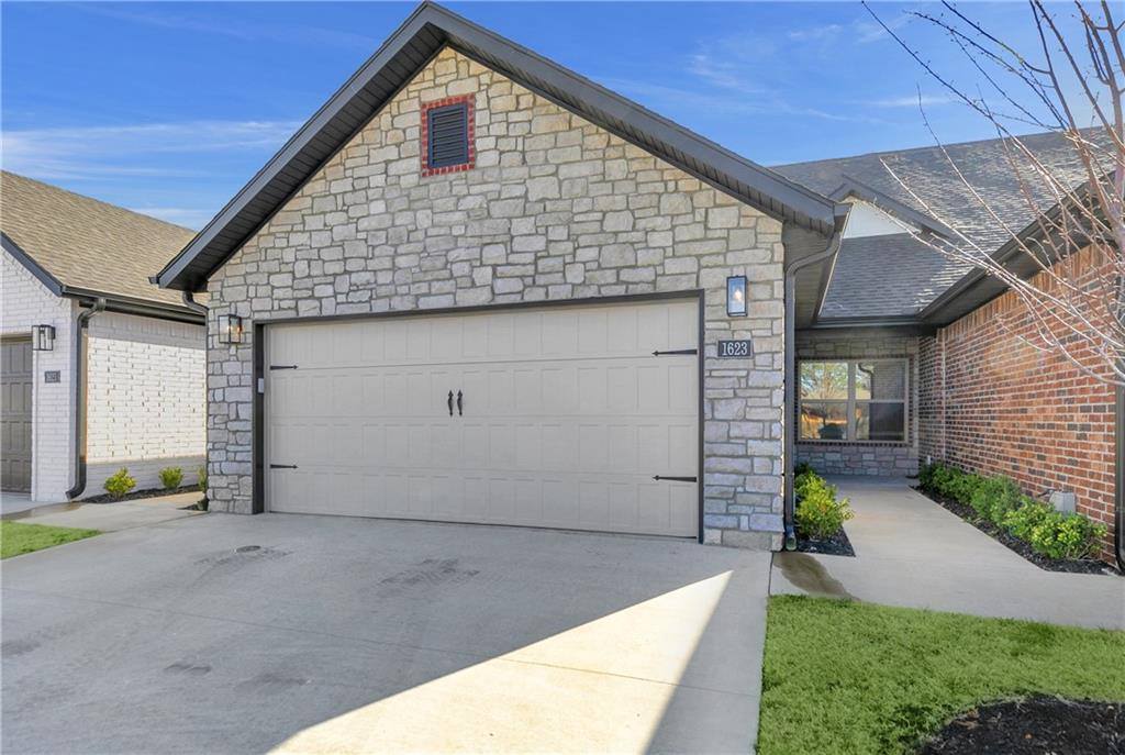 1623 S 17th Pl, Rogers, AR 72758