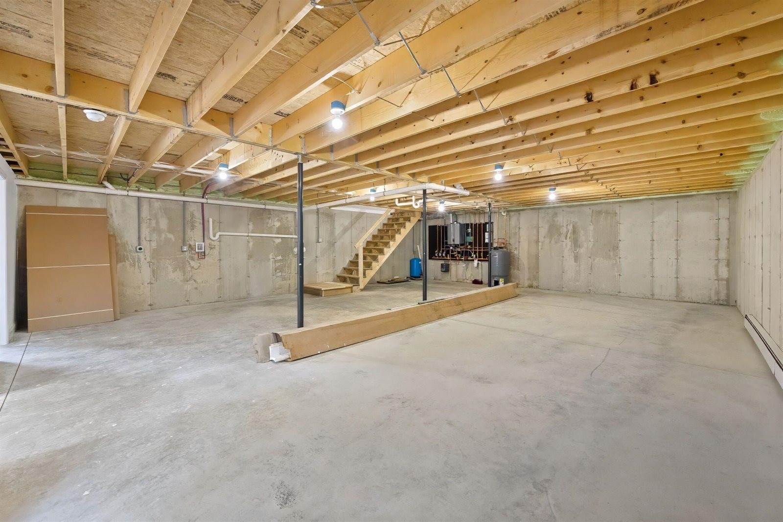 16 Shaw Road, Plymouth, ME 04969