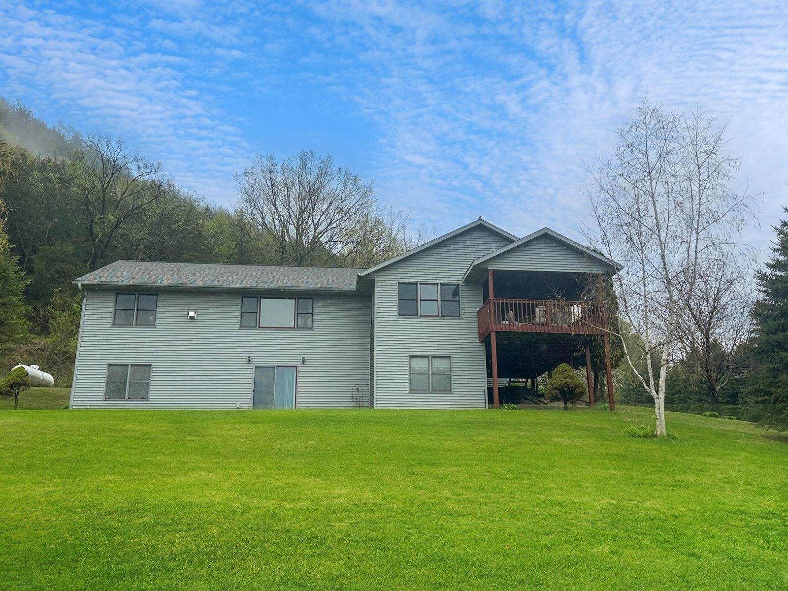 302 Hickory Rd, Genoa, WI 54632