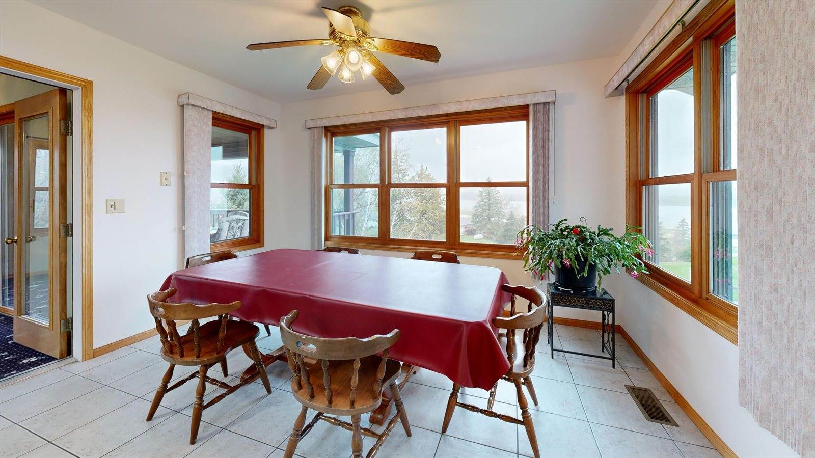 302 Hickory Rd, Genoa, WI 54632