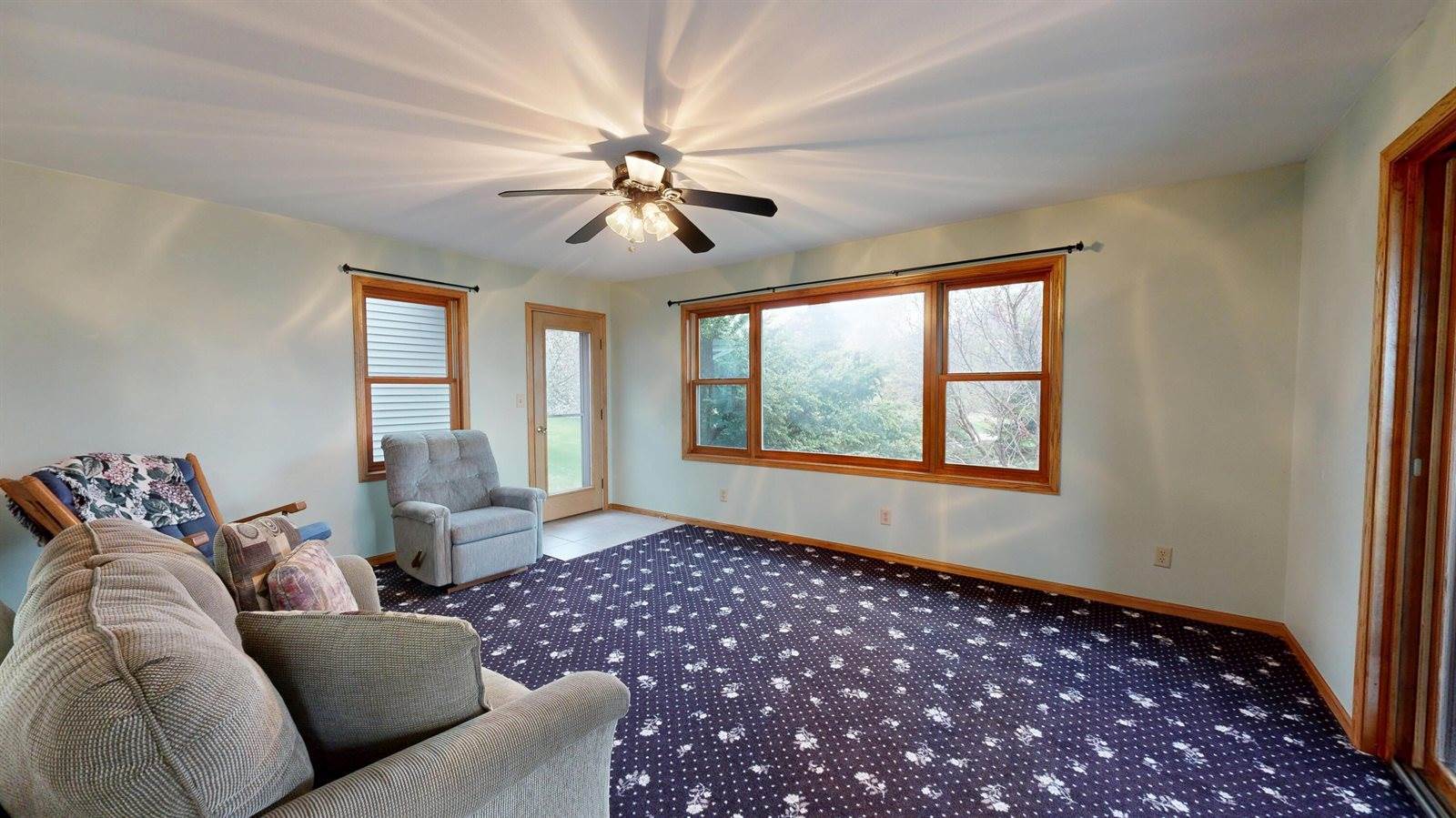 302 Hickory Rd, Genoa, WI 54632