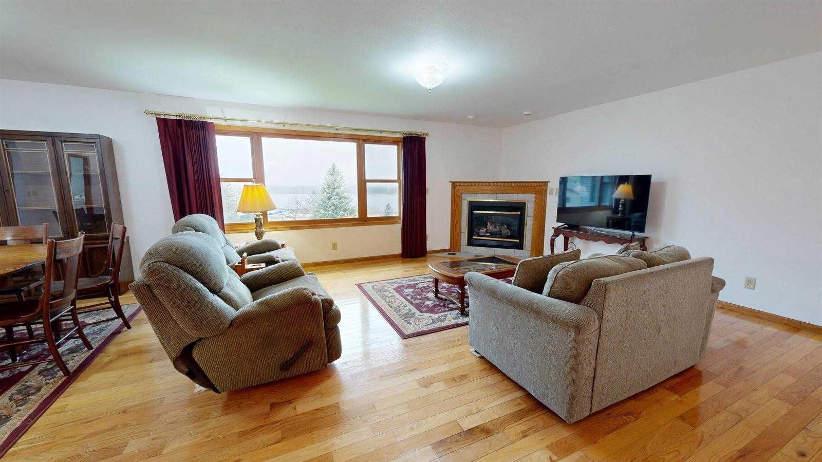 302 Hickory Rd, Genoa, WI 54632