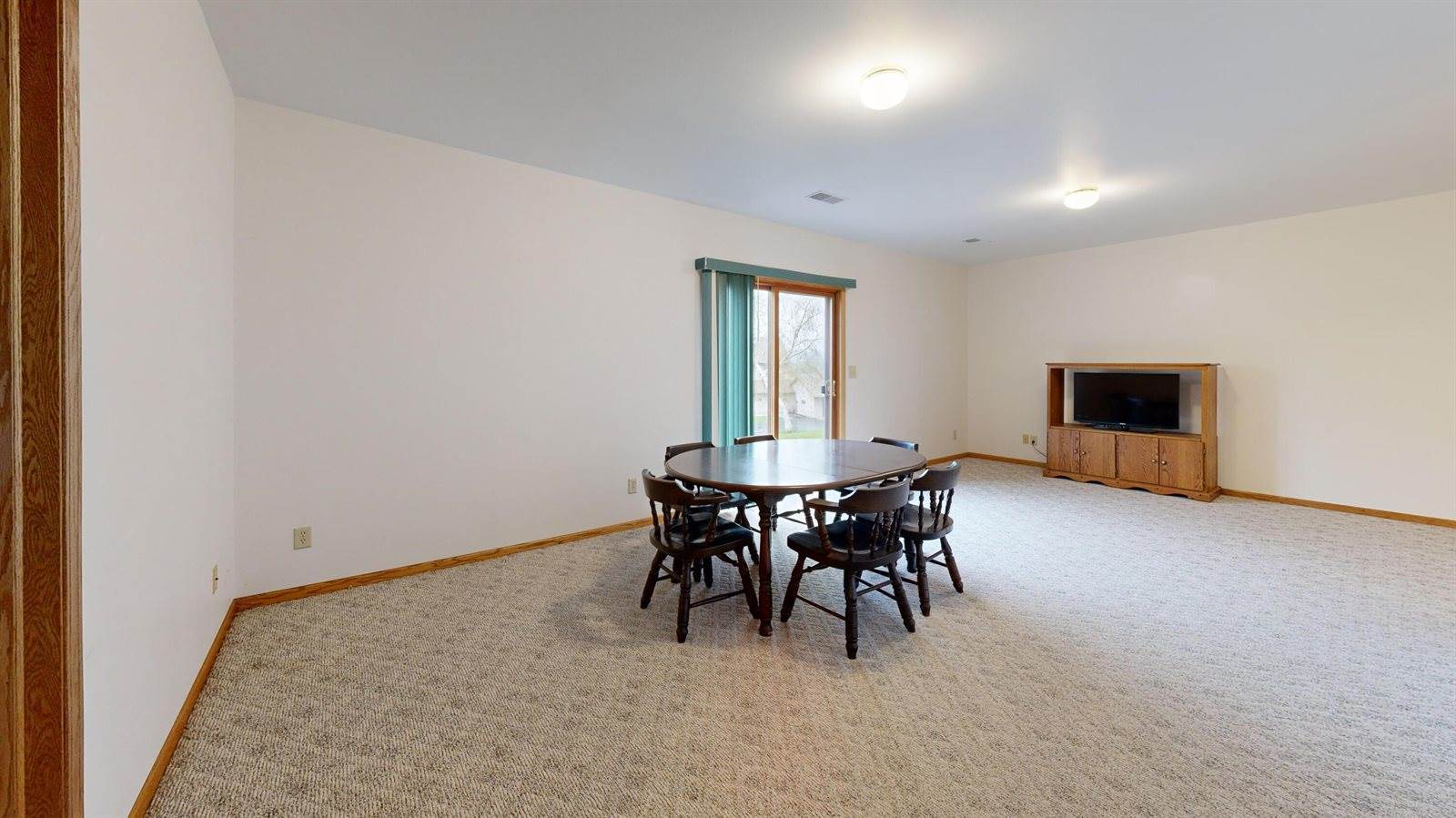 302 Hickory Rd, Genoa, WI 54632