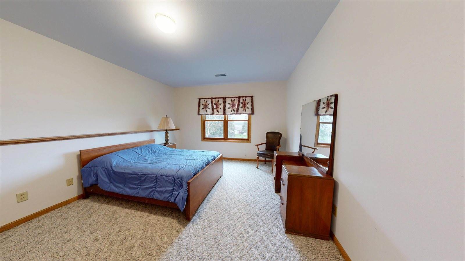 302 Hickory Rd, Genoa, WI 54632