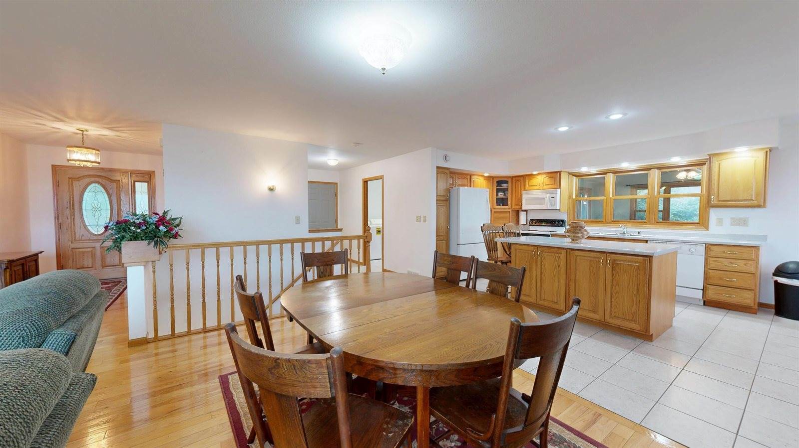 302 Hickory Rd, Genoa, WI 54632