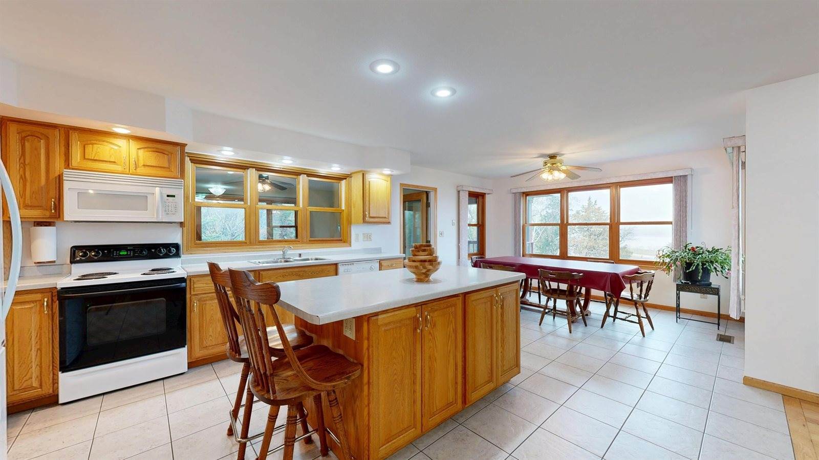 302 Hickory Rd, Genoa, WI 54632