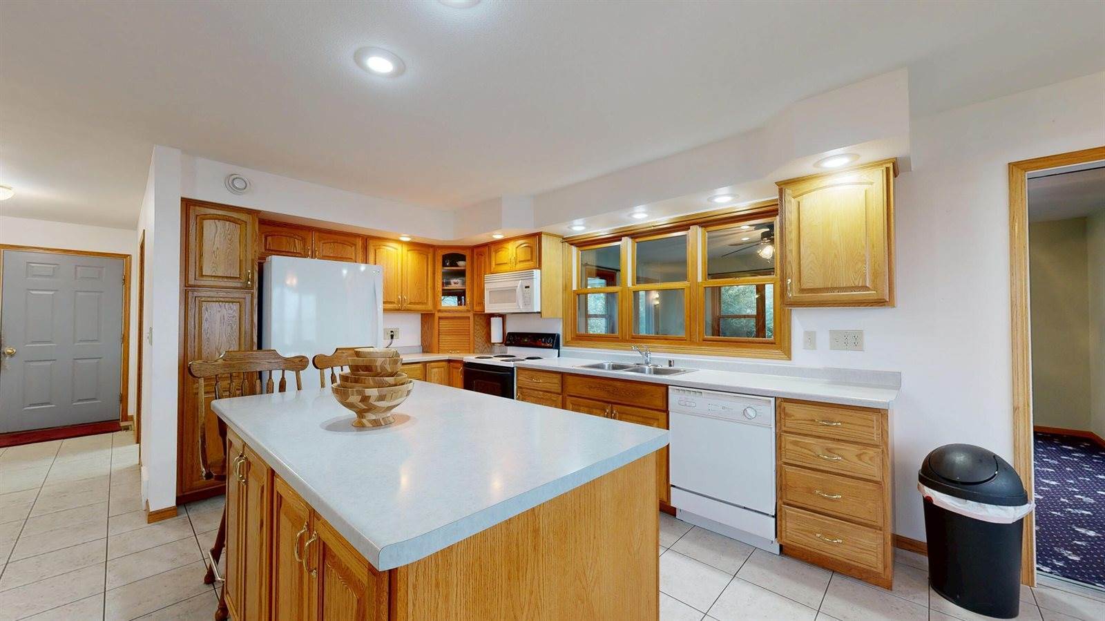 302 Hickory Rd, Genoa, WI 54632