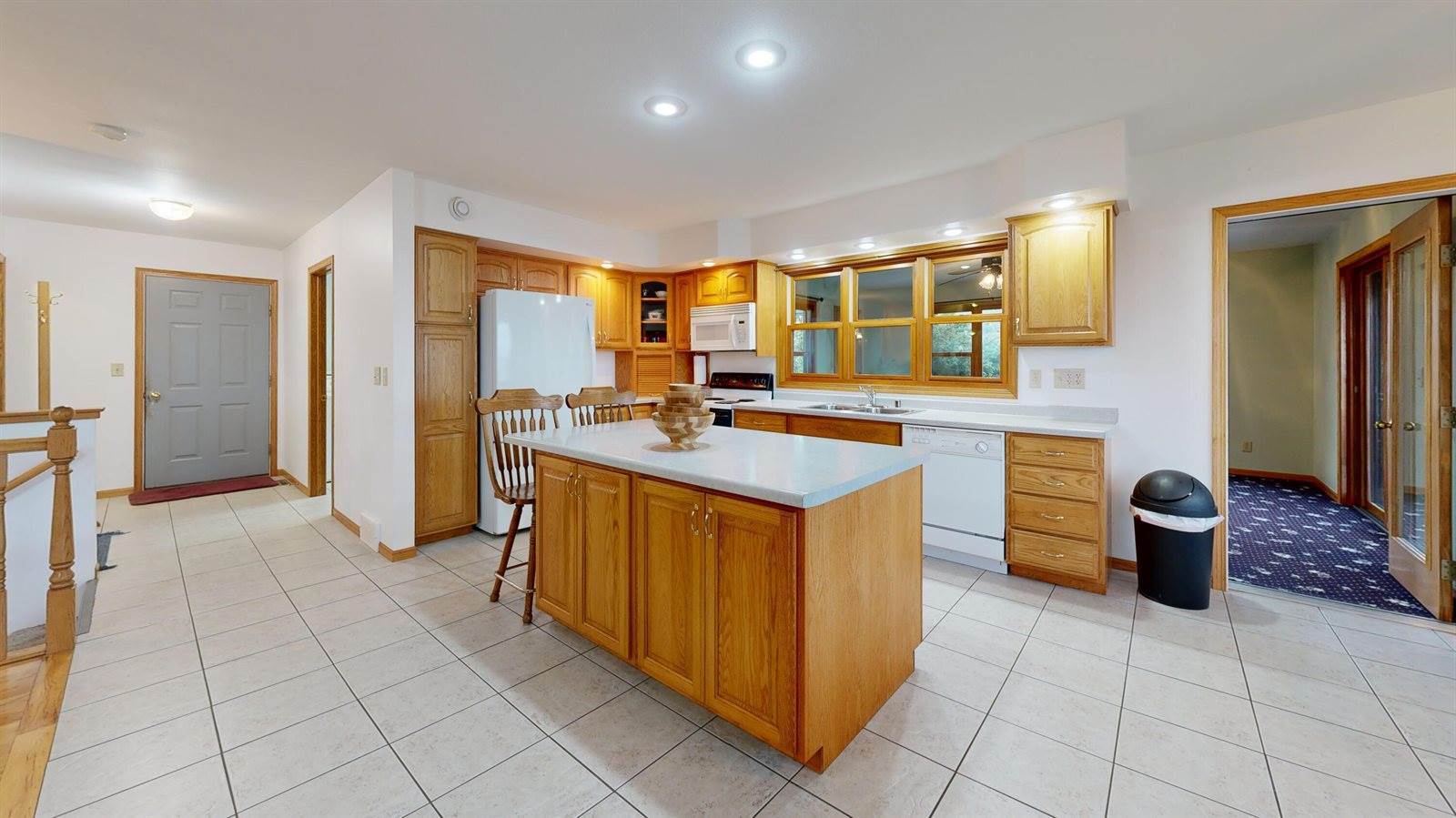 302 Hickory Rd, Genoa, WI 54632