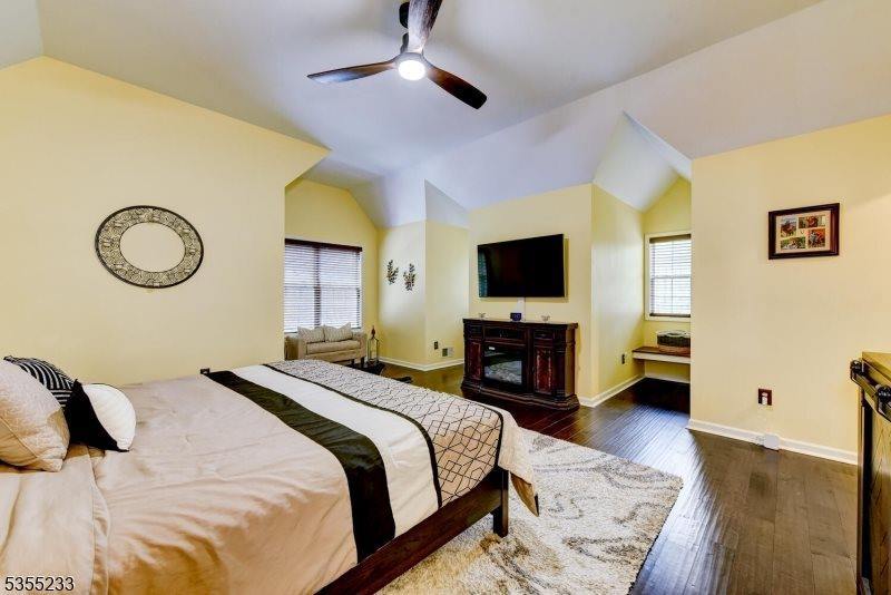 23 Kroghs Ln, Sparta Township, NJ 07871