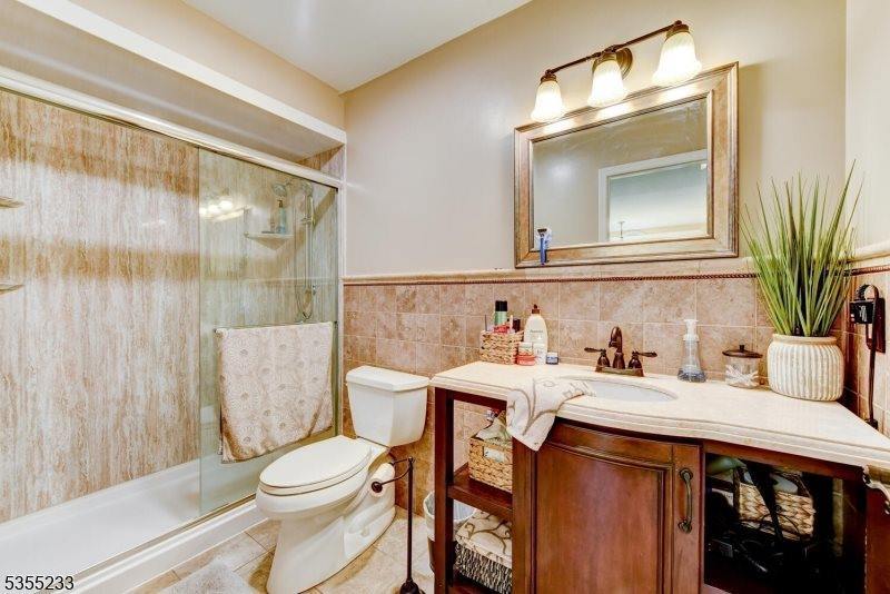 23 Kroghs Ln, Sparta Township, NJ 07871