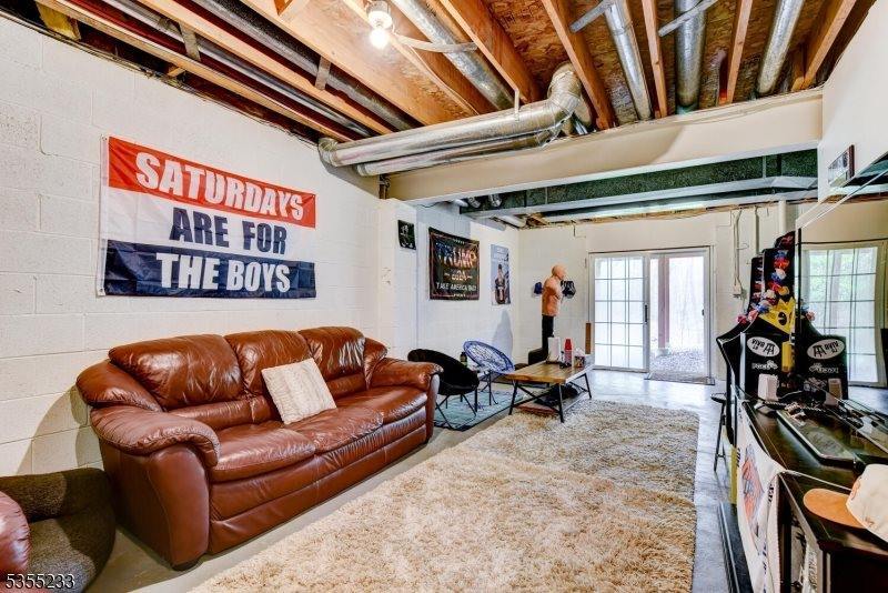 23 Kroghs Ln, Sparta Township, NJ 07871