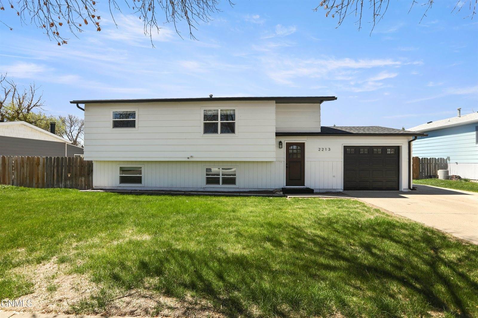 2213 University Avenue, Williston, ND 58801