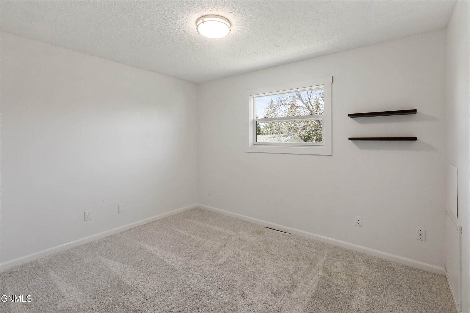 2213 University Avenue, Williston, ND 58801