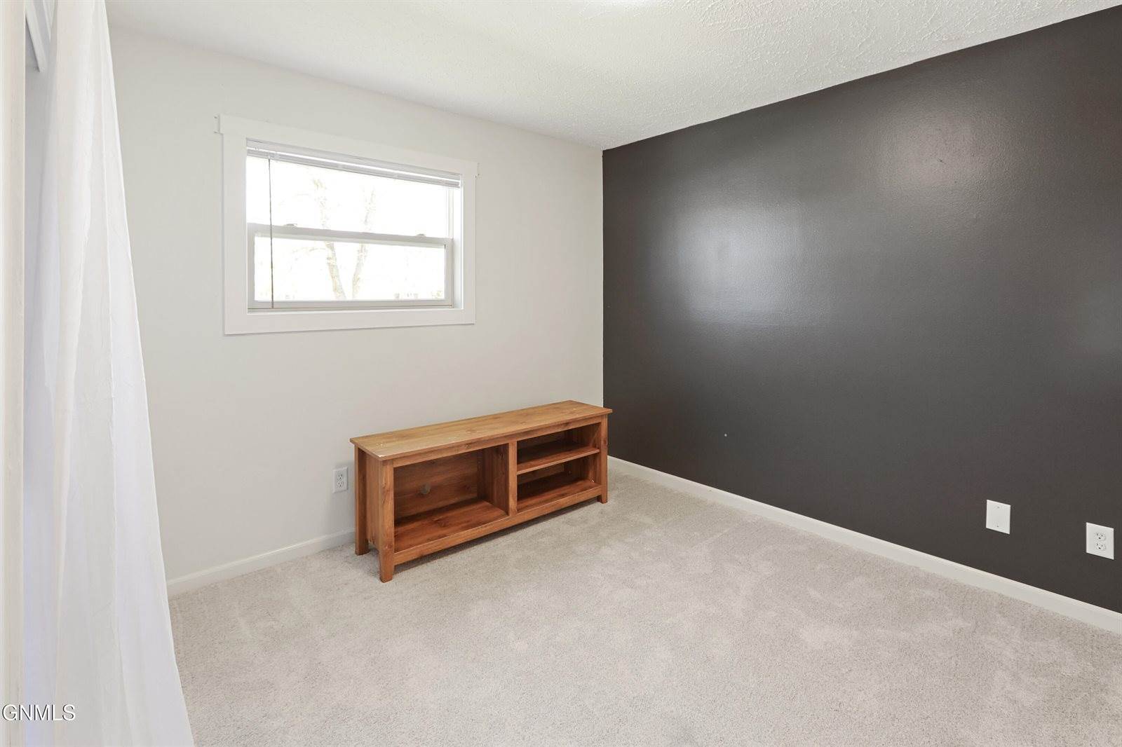 2213 University Avenue, Williston, ND 58801