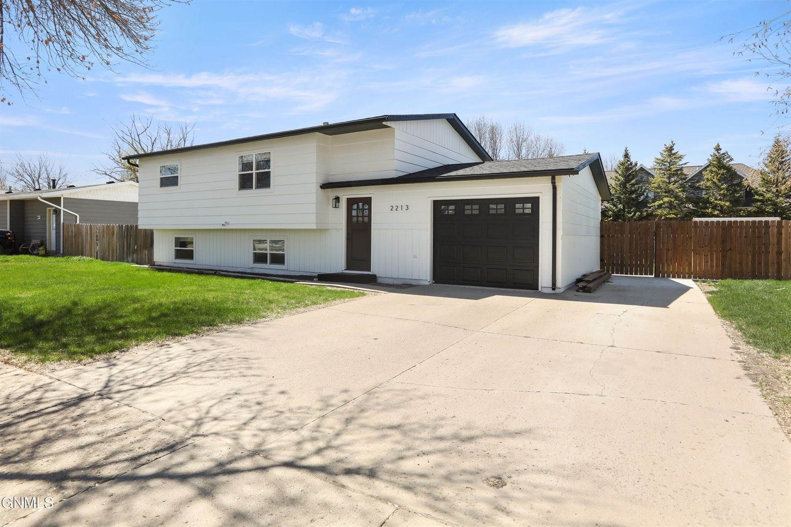 2213 University Avenue, Williston, ND 58801