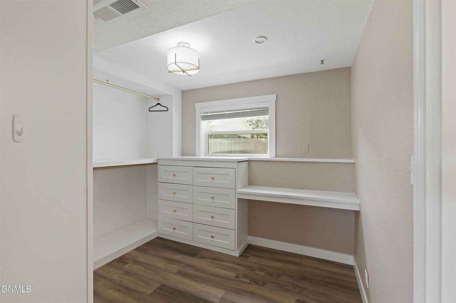 2213 University Avenue, Williston, ND 58801