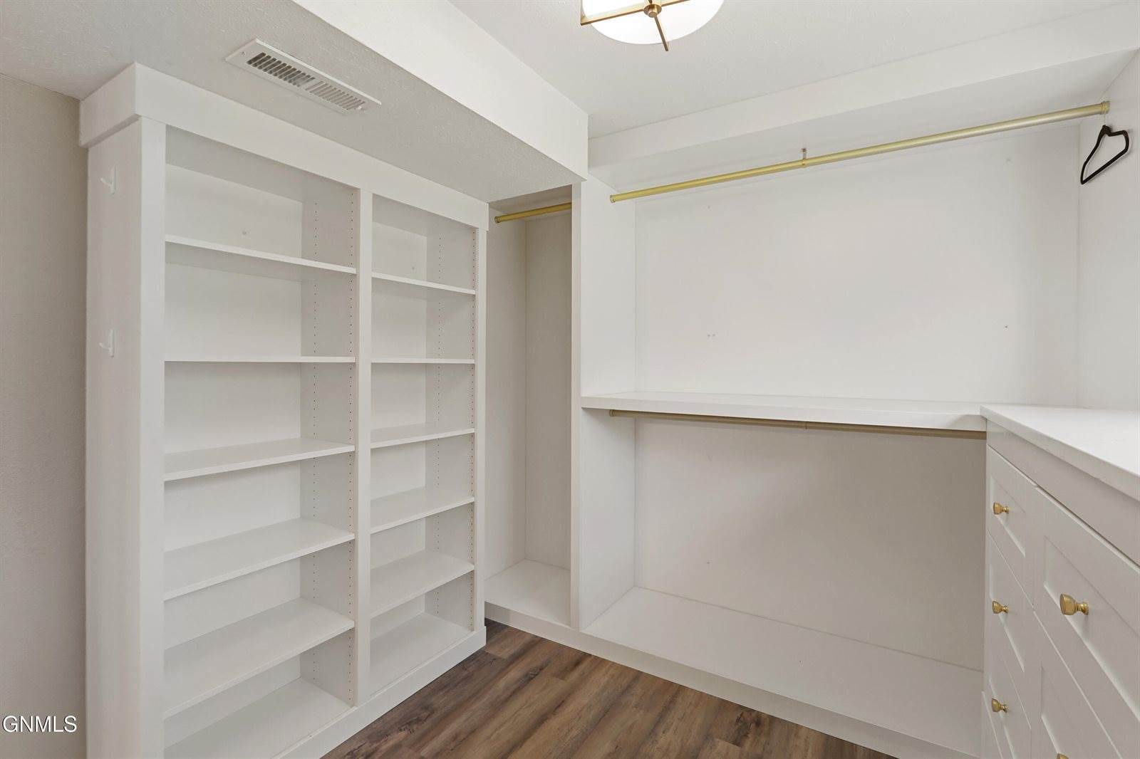 2213 University Avenue, Williston, ND 58801