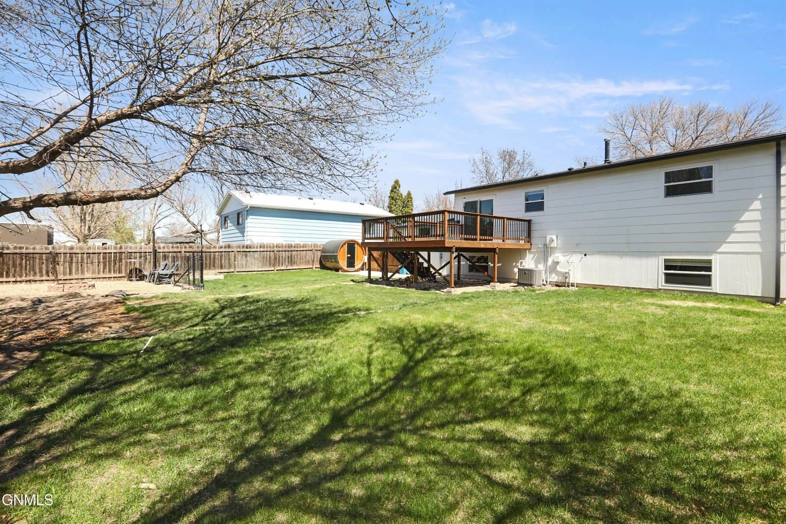 2213 University Avenue, Williston, ND 58801