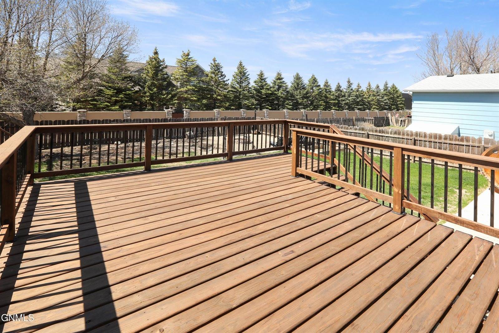 2213 University Avenue, Williston, ND 58801