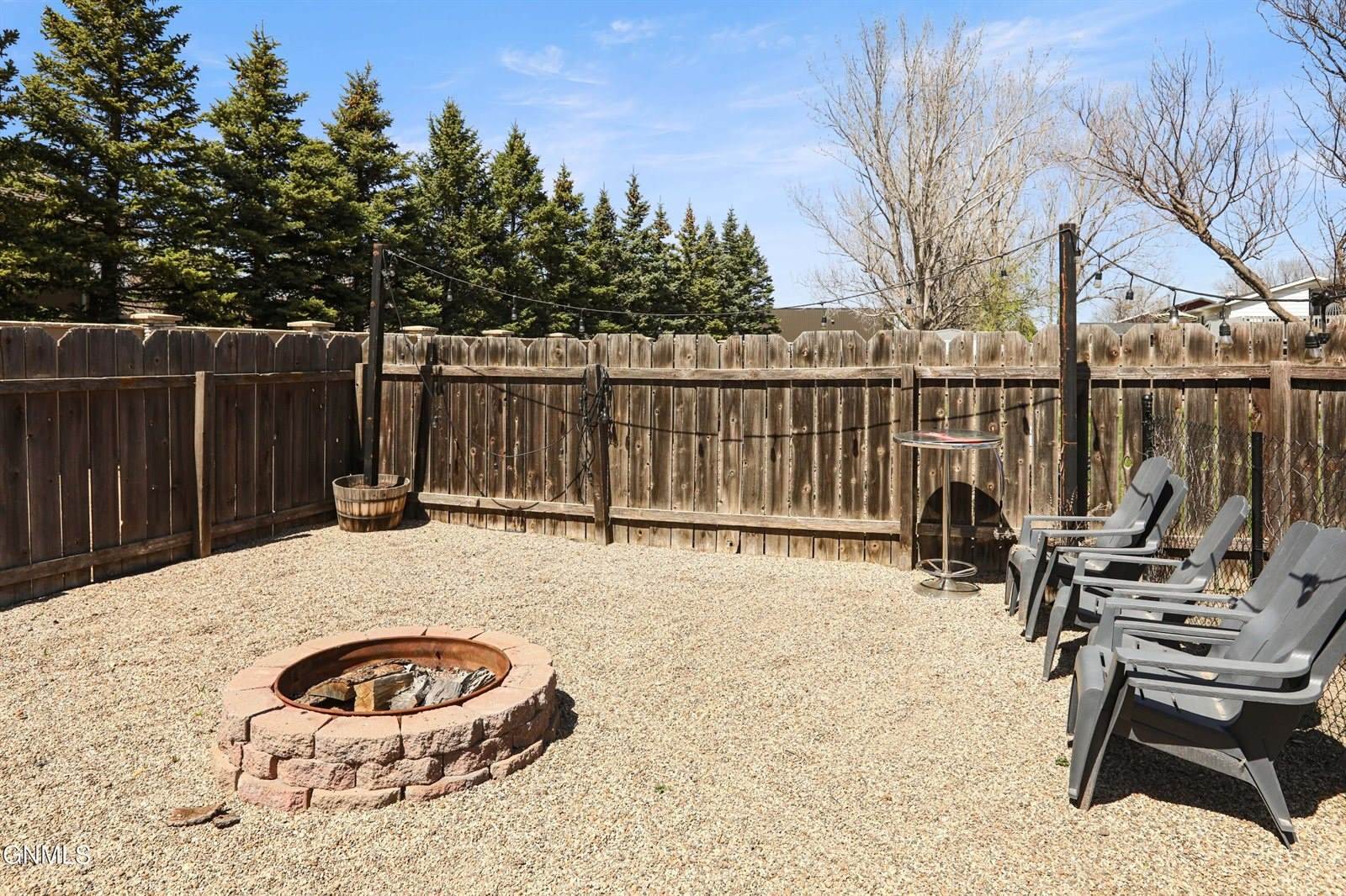 2213 University Avenue, Williston, ND 58801