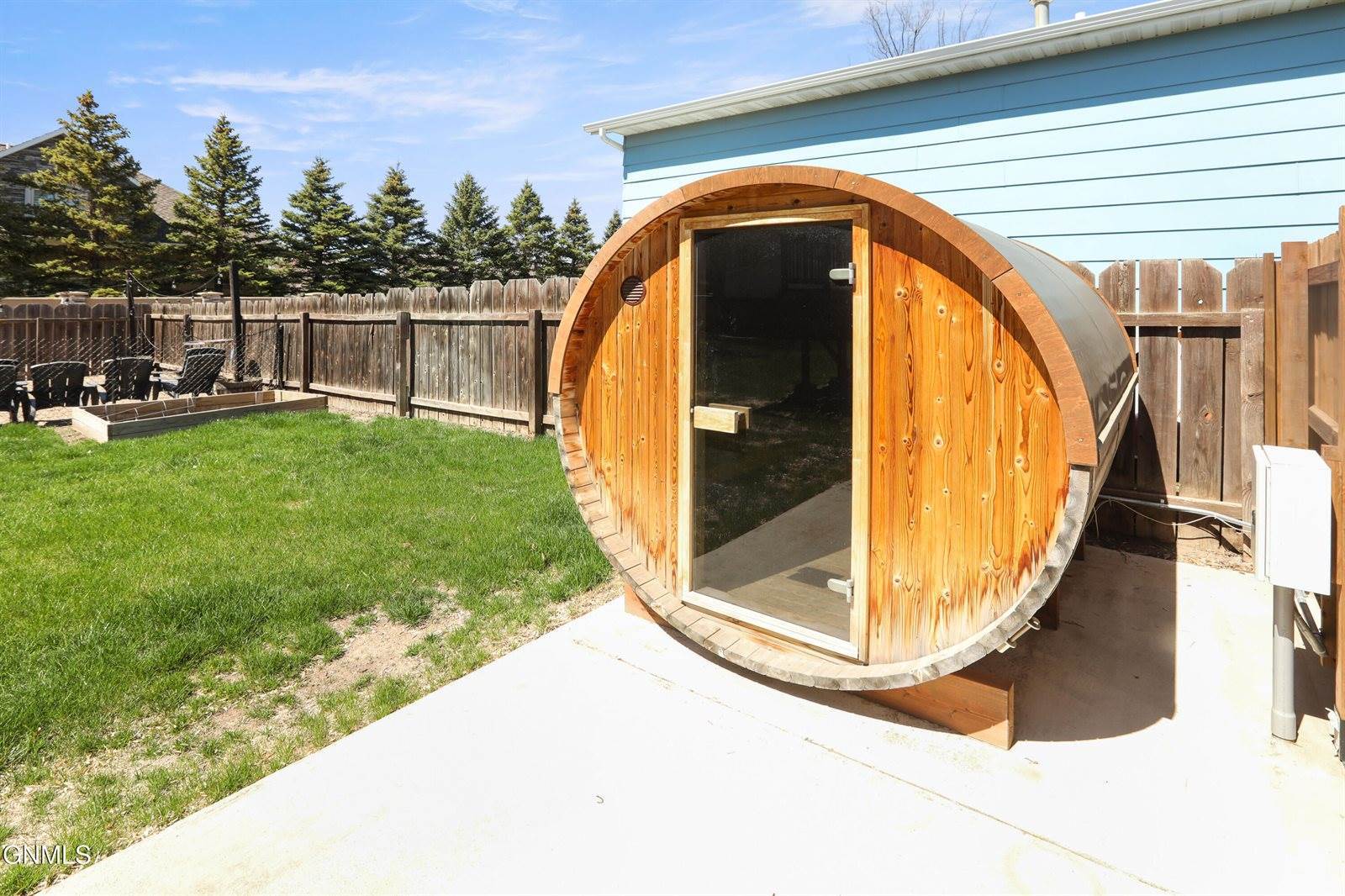 2213 University Avenue, Williston, ND 58801