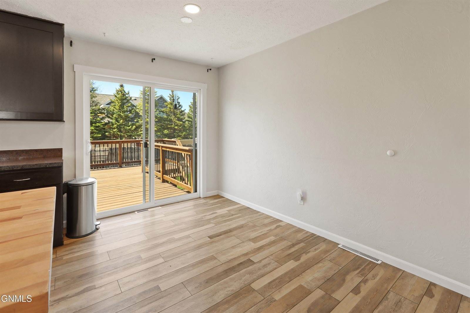 2213 University Avenue, Williston, ND 58801