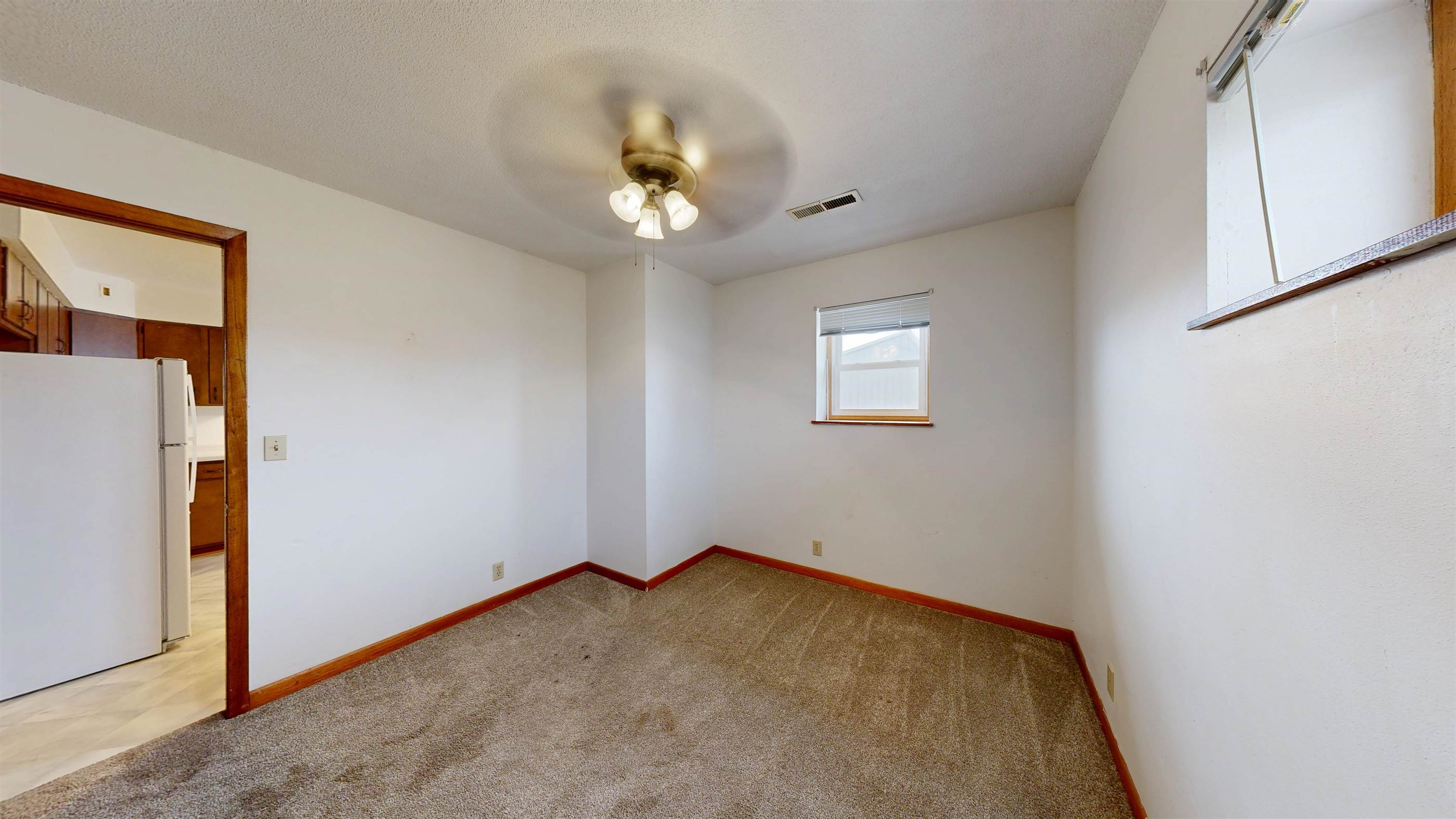 271 NW Main St, New Albin, IA 52160