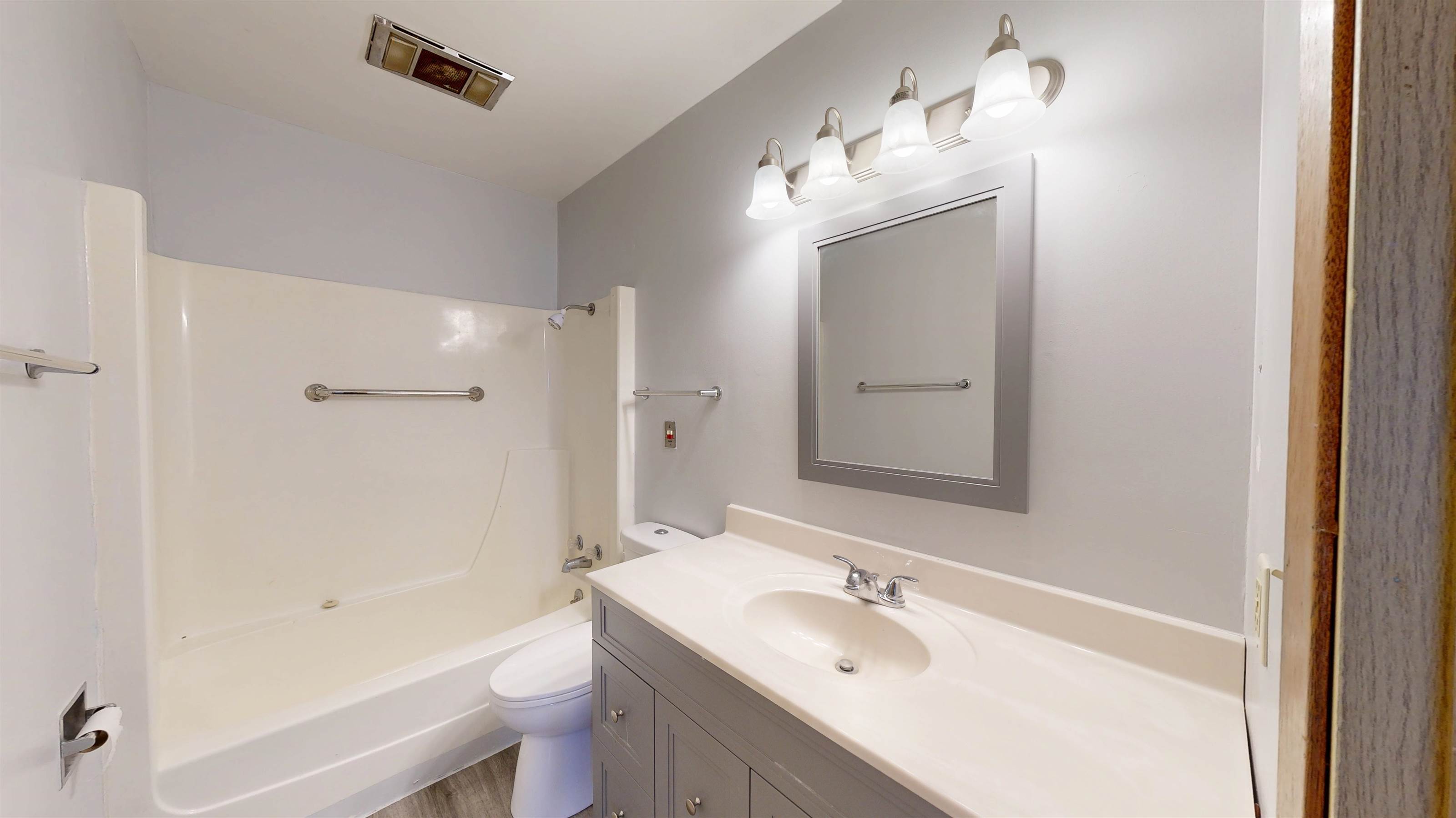 271 NW Main St, New Albin, IA 52160