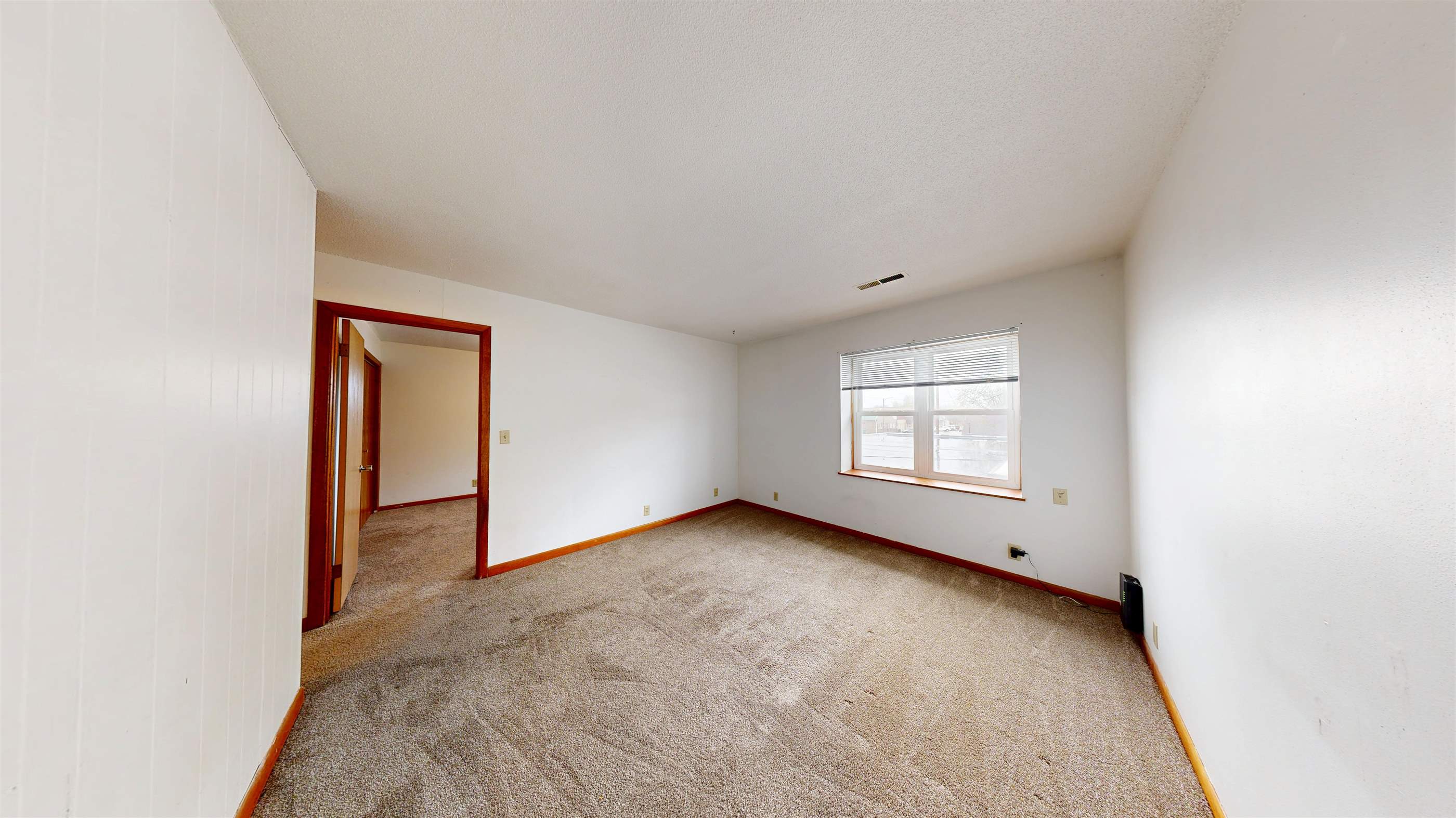 271 NW Main St, New Albin, IA 52160