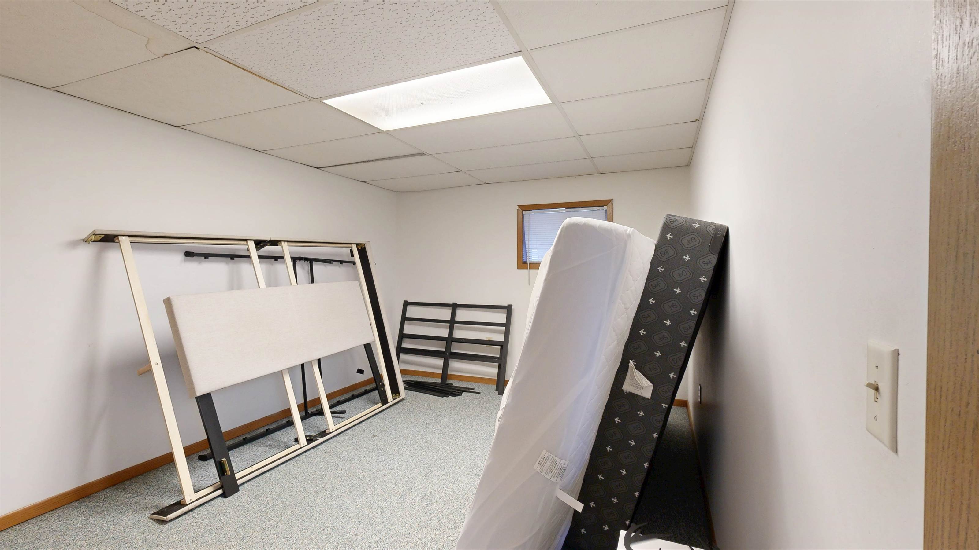 271 NW Main St, New Albin, IA 52160