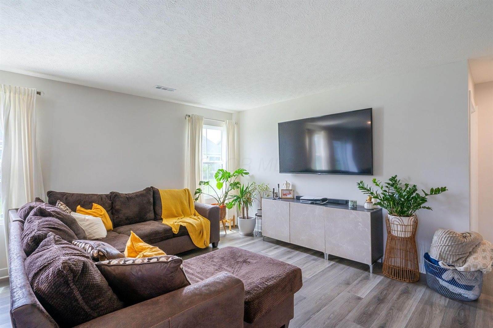 2409 Mcclouds Square, Marysville, OH 43040