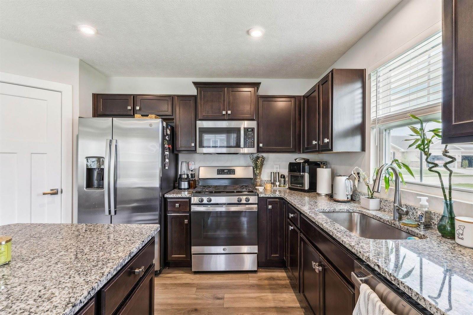 2409 Mcclouds Square, Marysville, OH 43040