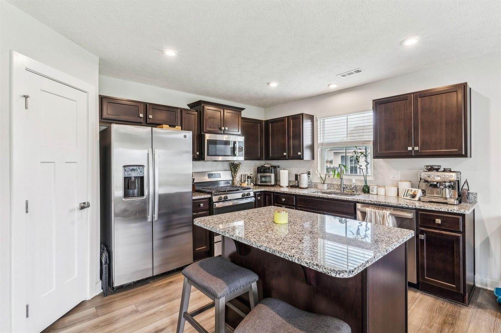 2409 Mcclouds Square, Marysville, OH 43040