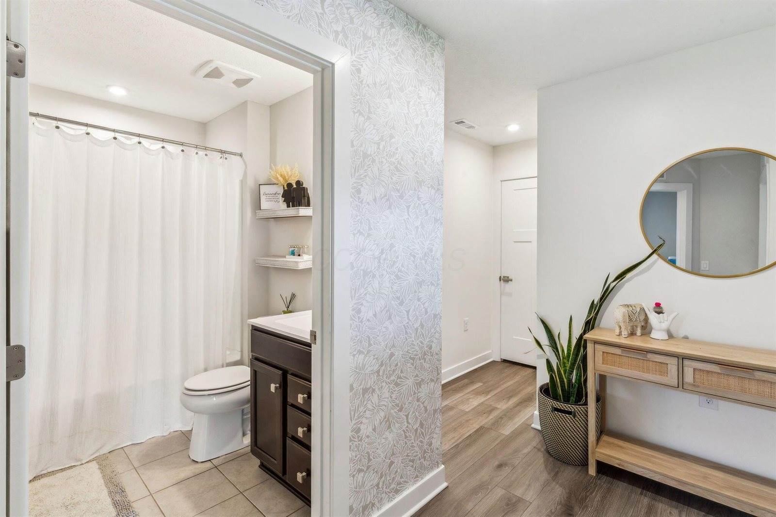 2409 Mcclouds Square, Marysville, OH 43040