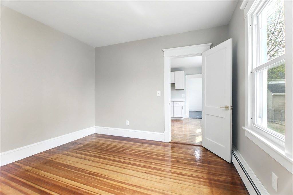 85 Charles St, Chicopee, MA 01020