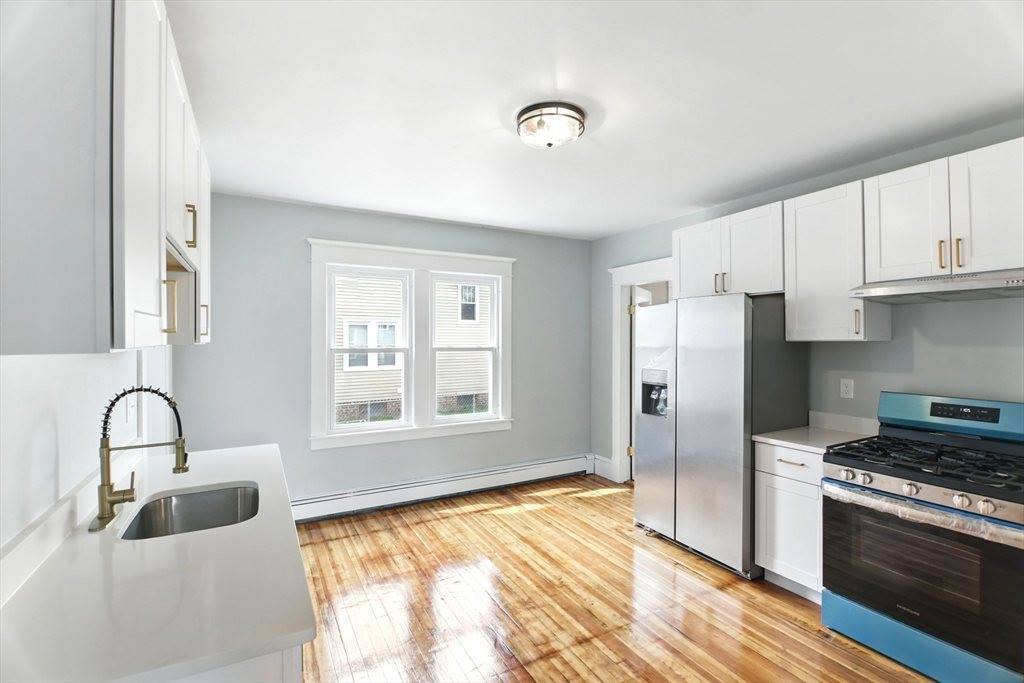 85 Charles St, Chicopee, MA 01020