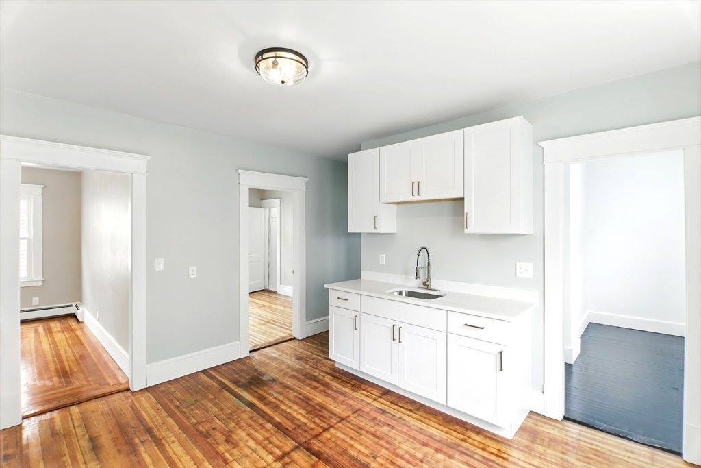 85 Charles St, Chicopee, MA 01020