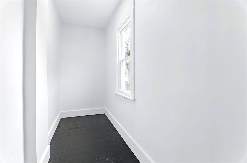 85 Charles St, Chicopee, MA 01020