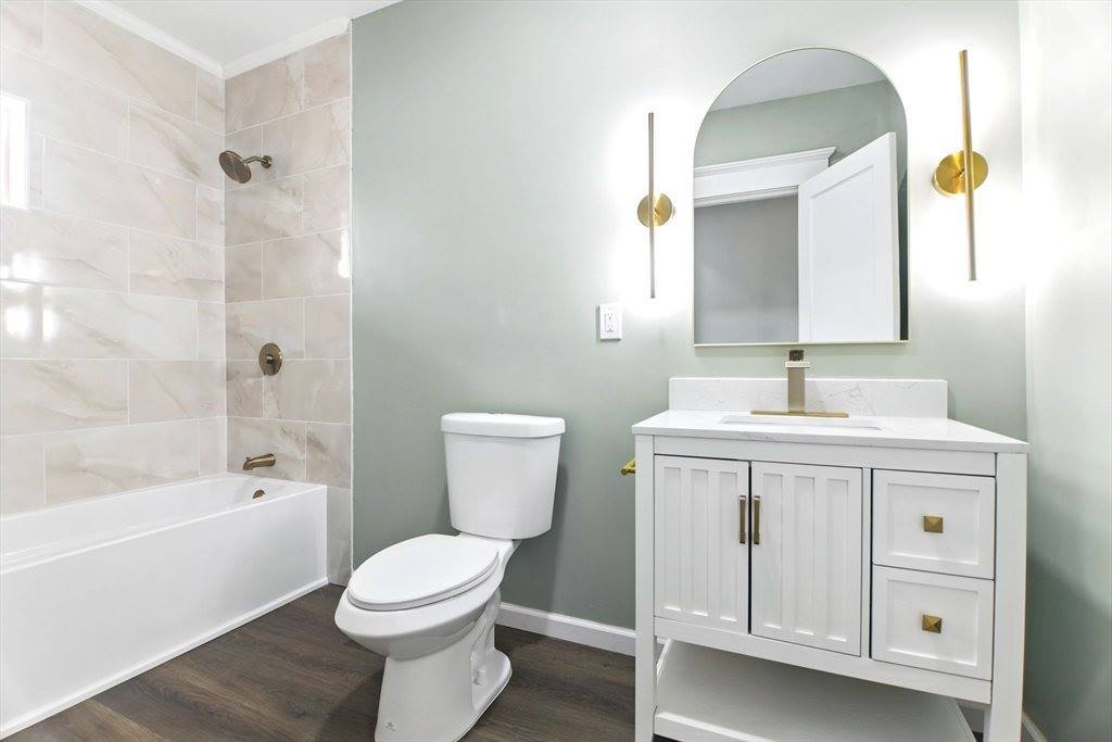 85 Charles St, Chicopee, MA 01020