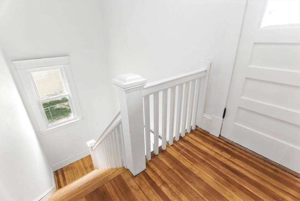 85 Charles St, Chicopee, MA 01020