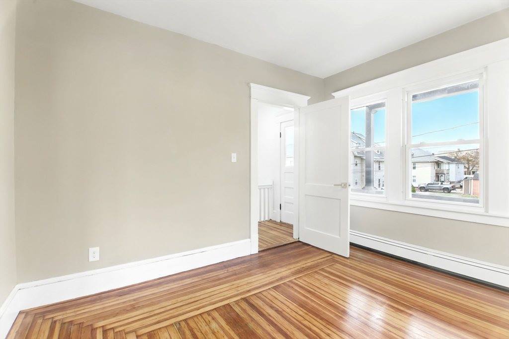 85 Charles St, Chicopee, MA 01020