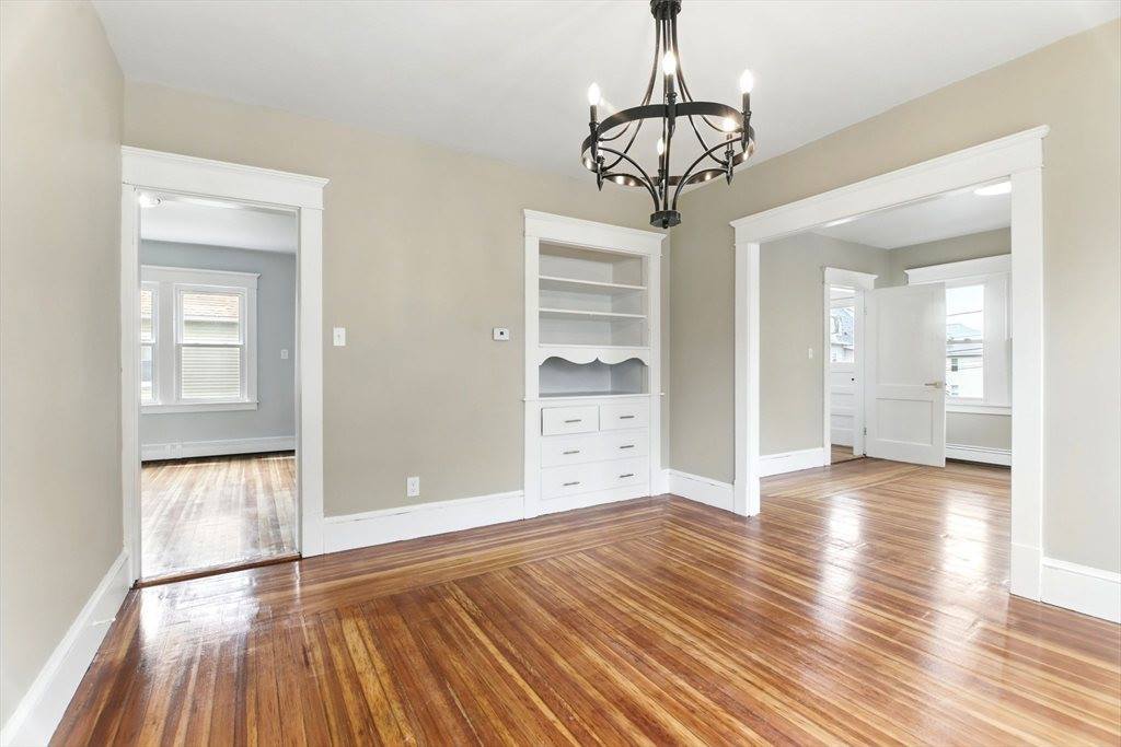 85 Charles St, Chicopee, MA 01020