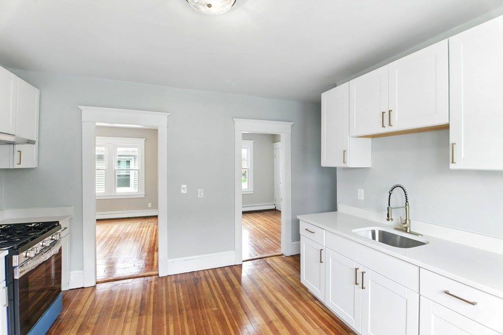 85 Charles St, Chicopee, MA 01020