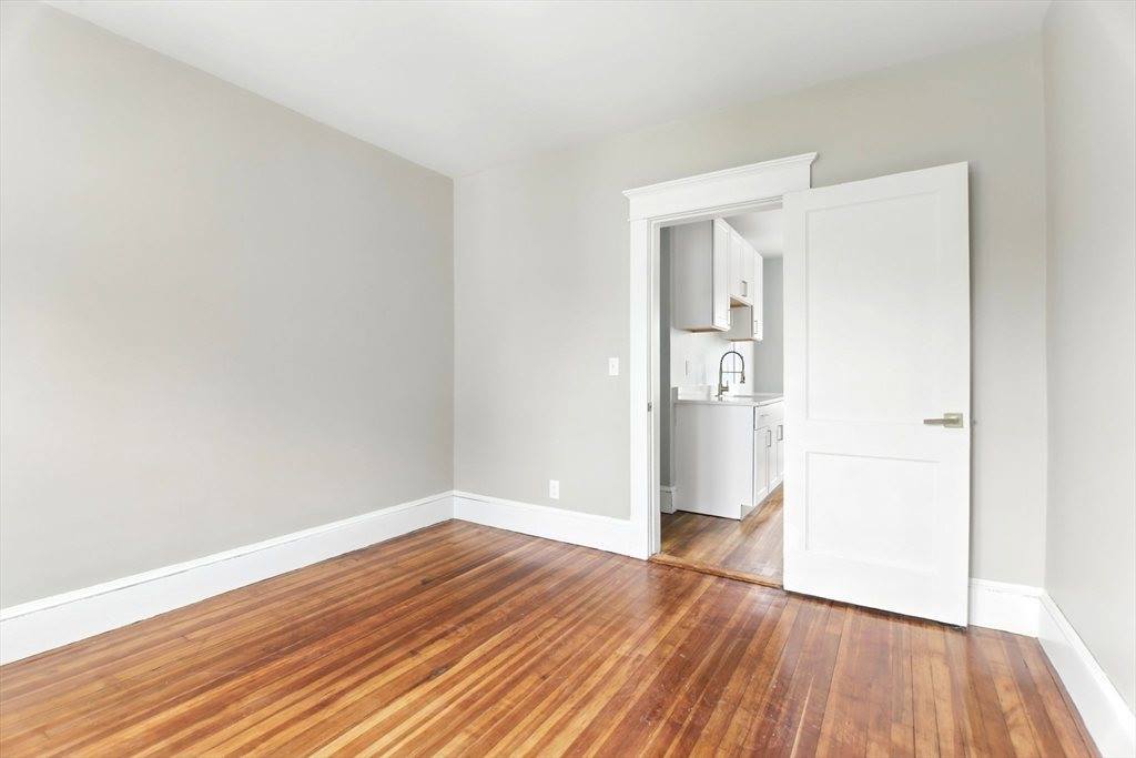 85 Charles St, Chicopee, MA 01020