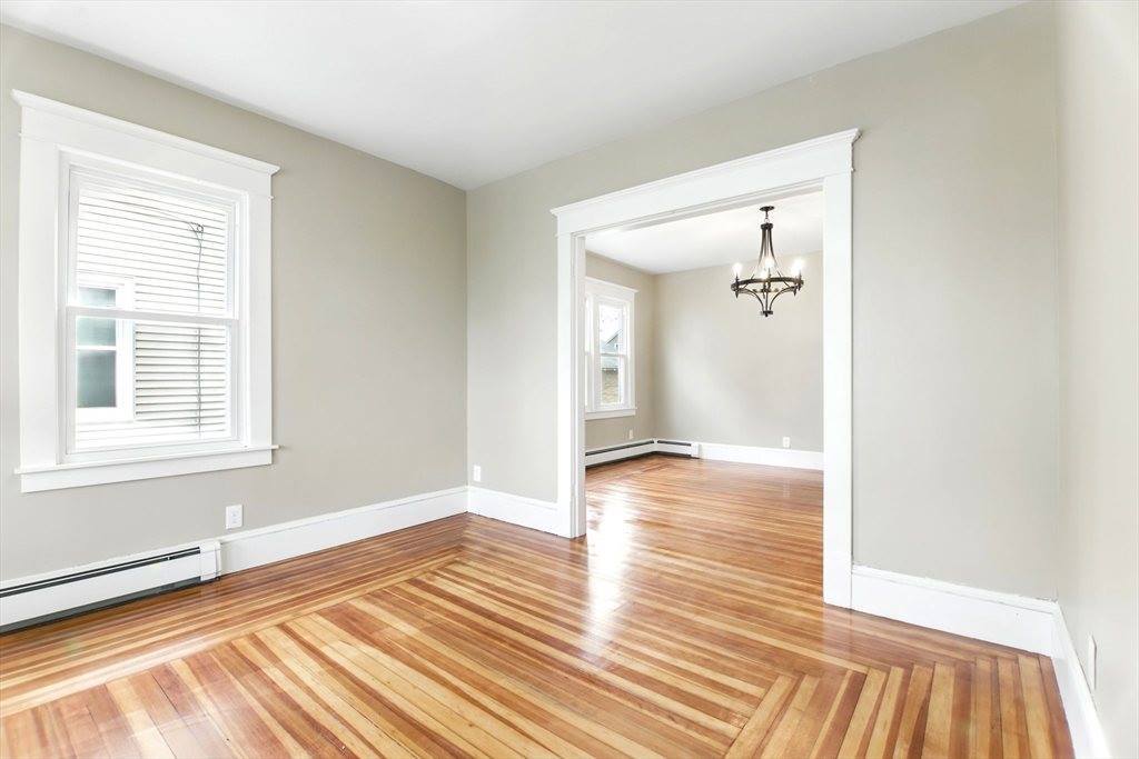 85 Charles St, Chicopee, MA 01020