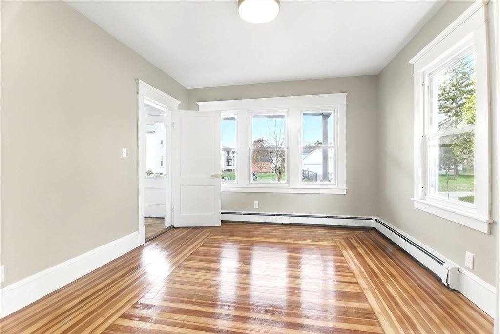 85 Charles St, Chicopee, MA 01020