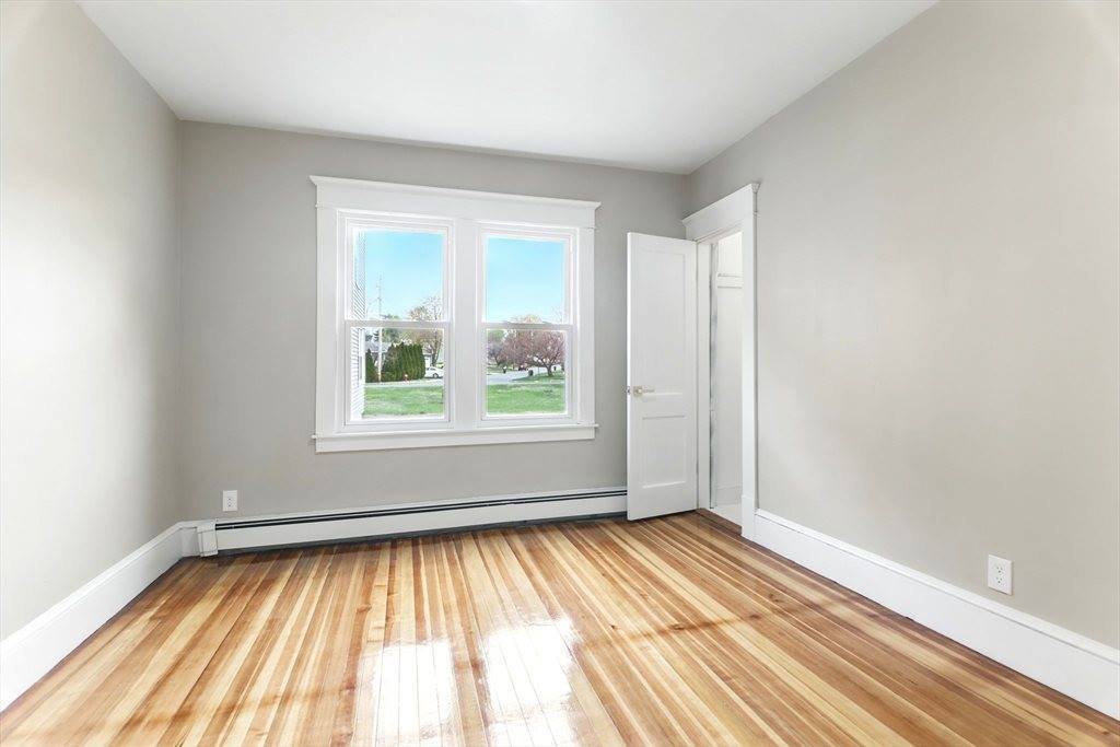 85 Charles St, Chicopee, MA 01020