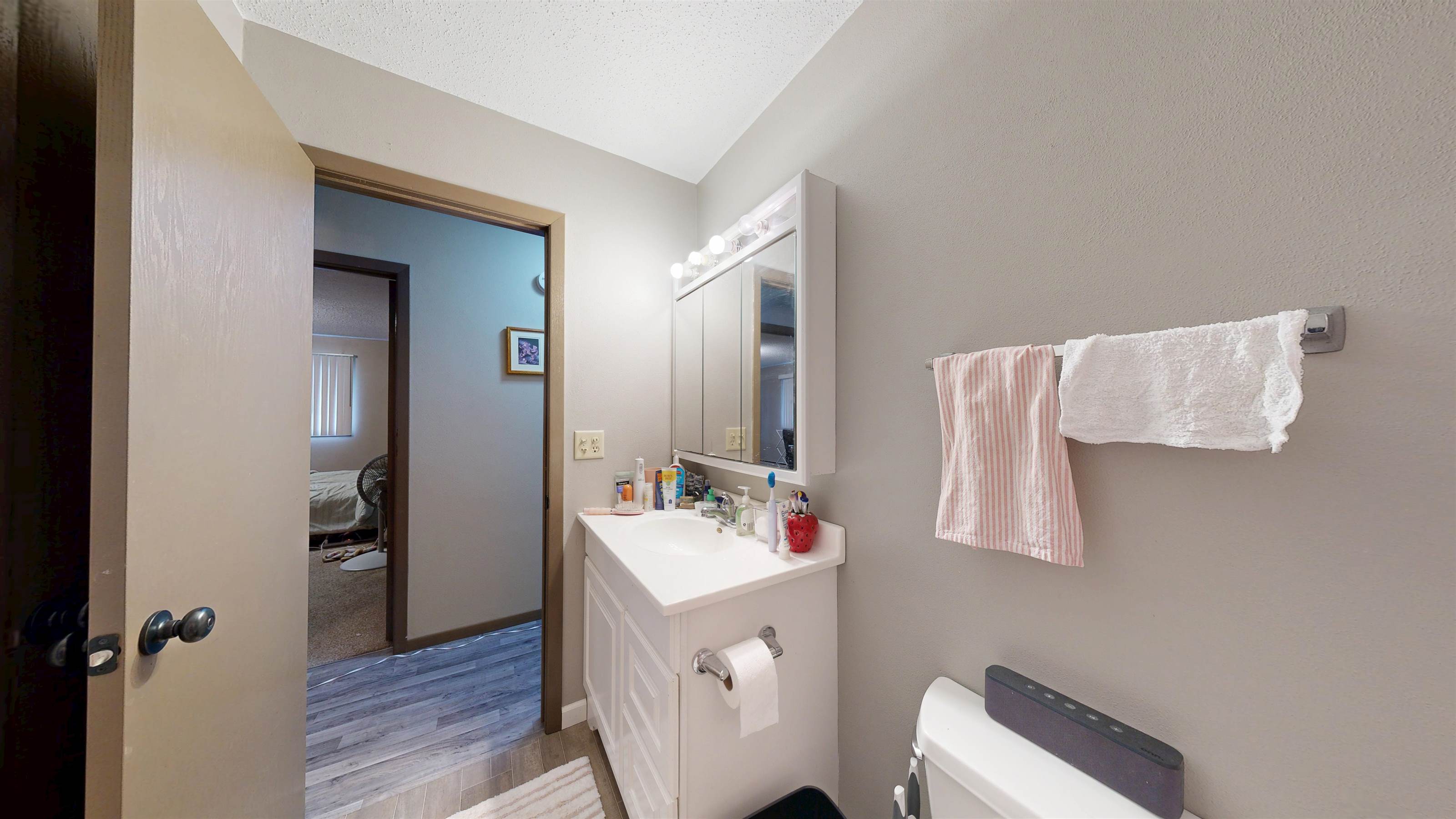 205 NE 1st St, New Albin, IA 52160